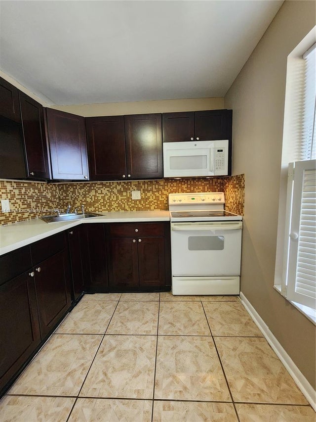 3 of 22 - 6020 Nw 64th Ave 307, Tamarac, FL