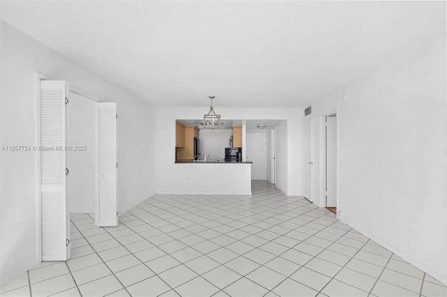 5 of 27 - 1228 West Ave 1415, Miami Beach, FL