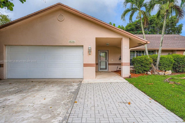 3 of 28 - 836 Blueberry Dr, Wellington, FL
