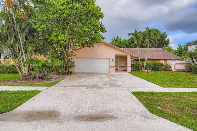 4 of 28 - 836 Blueberry Dr, Wellington, FL