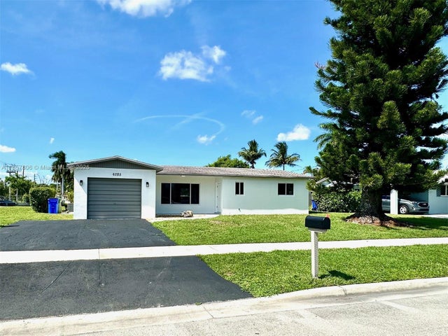 2 of 28 - 6285 Nw 23rd St, Margate, FL