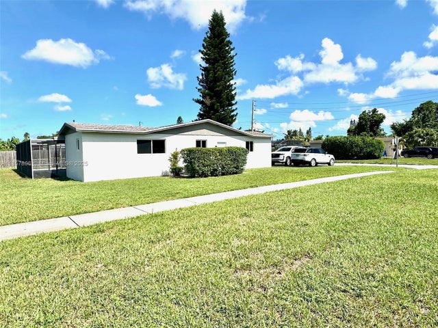 4 of 28 - 6285 Nw 23rd St, Margate, FL