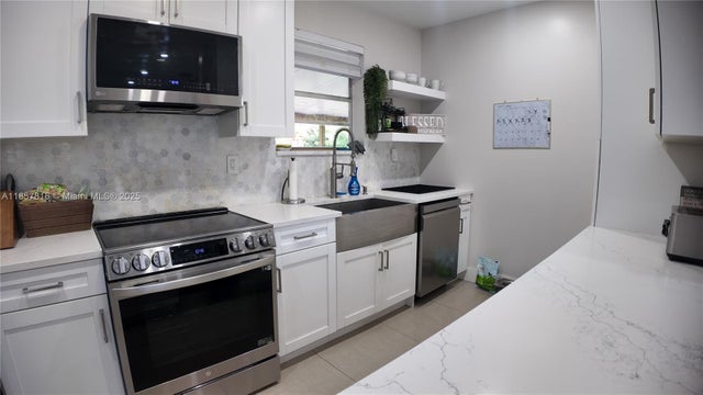 4 of 23 - 11535 Sw 136th Ter, Miami, FL