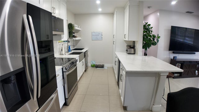 5 of 23 - 11535 Sw 136th Ter, Miami, FL