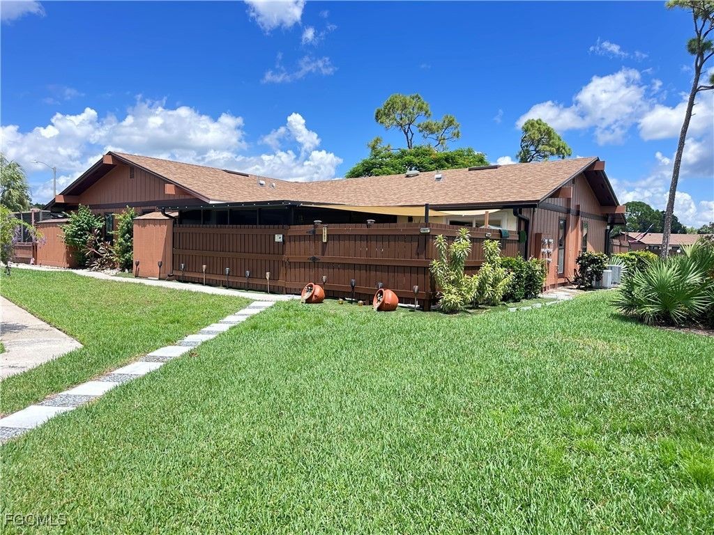 5597 Foxlake Dr, NORTH FORT MYERS