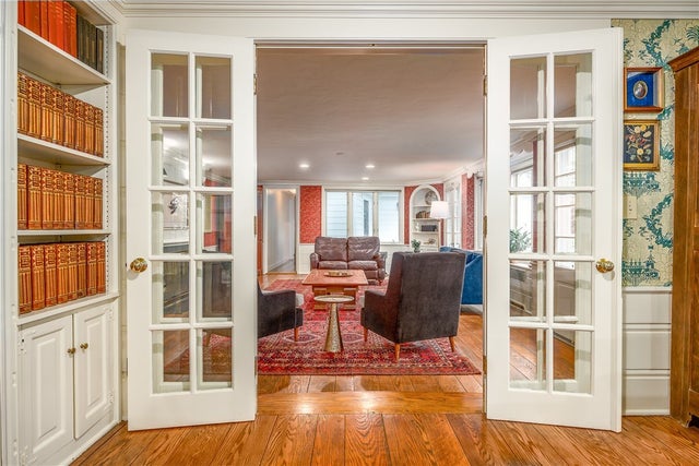 2 Cherry Ln, Bristol