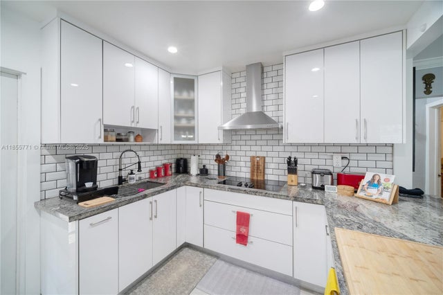 4 of 33 - 3715 Sw 29th St, Miami, FL