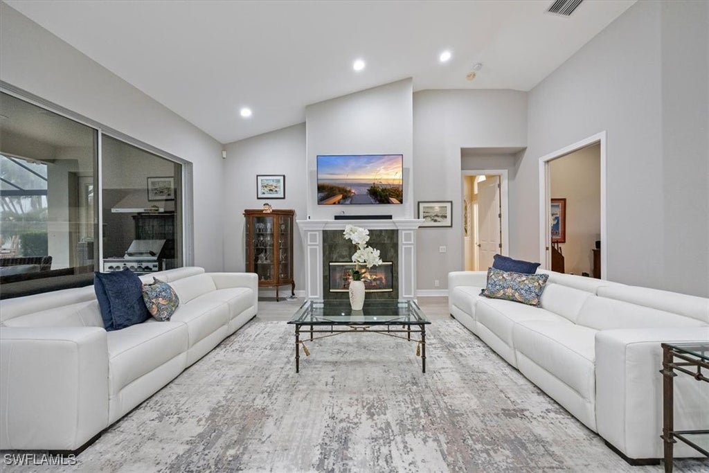 537 Wedgewood Way, Naples