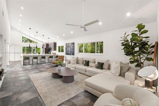 Photo of Listing #A11857331