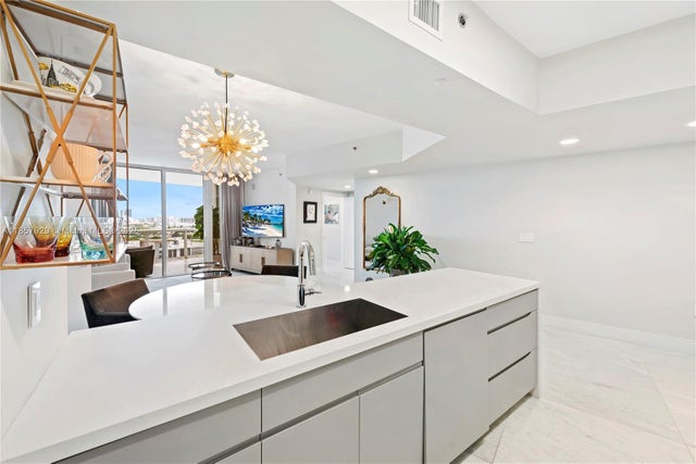 3 of 18 - 400 Alton Rd 1405, Miami Beach, FL