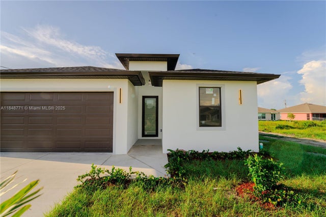 4 of 29 - 433 Rayford St, Lehigh Acres, FL