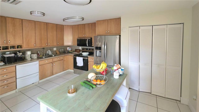 5 of 16 - 8906 Sw 113th Place Cir E, Miami, FL