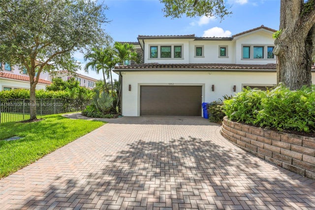 1 of 74 - 5952 W Brookfield Cir W, Hollywood, FL