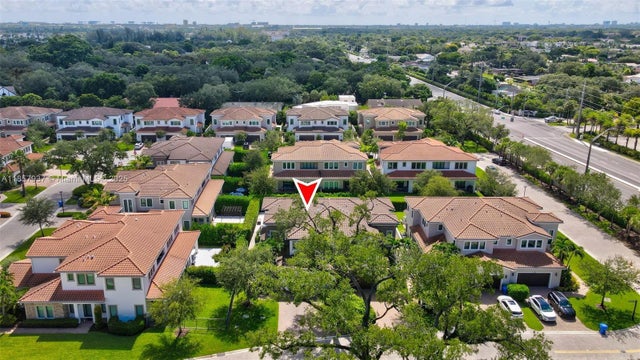 4 of 74 - 5952 W Brookfield Cir W, Hollywood, FL