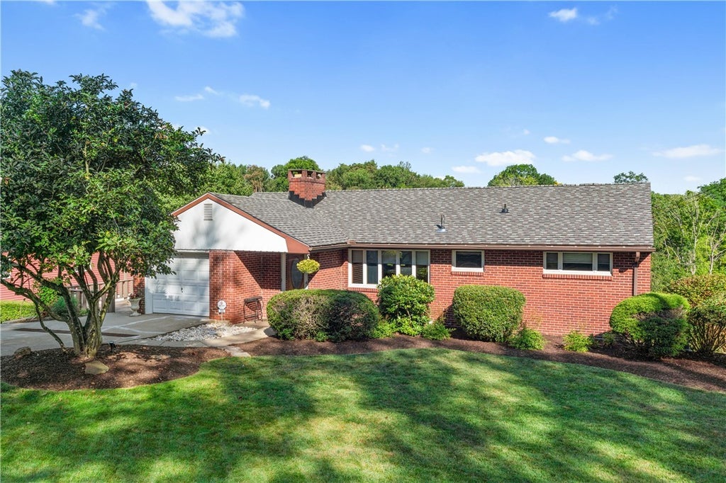 306 Knollview Drive, Plum Boro