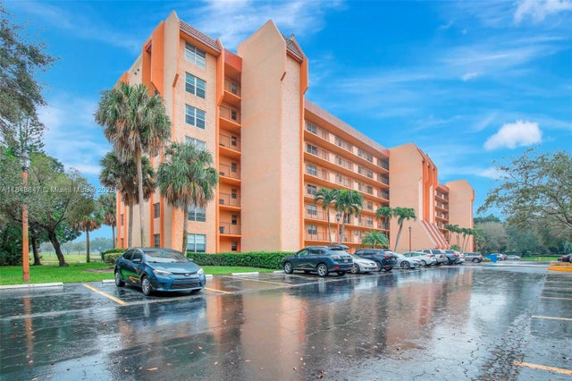 1 of 29 - 3001 W Rolling Hills Cir 601, Davie, FL