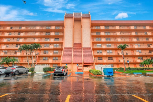 2 of 29 - 3001 W Rolling Hills Cir 601, Davie, FL