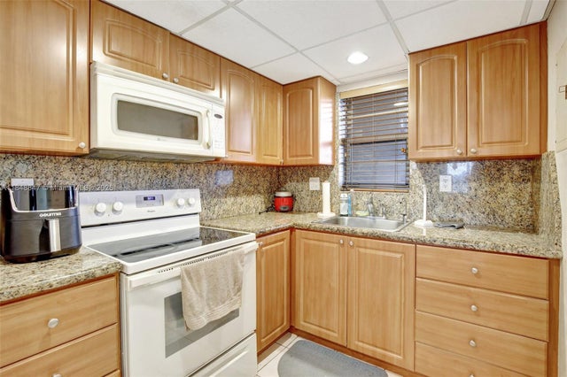 4 of 29 - 3001 W Rolling Hills Cir 601, Davie, FL