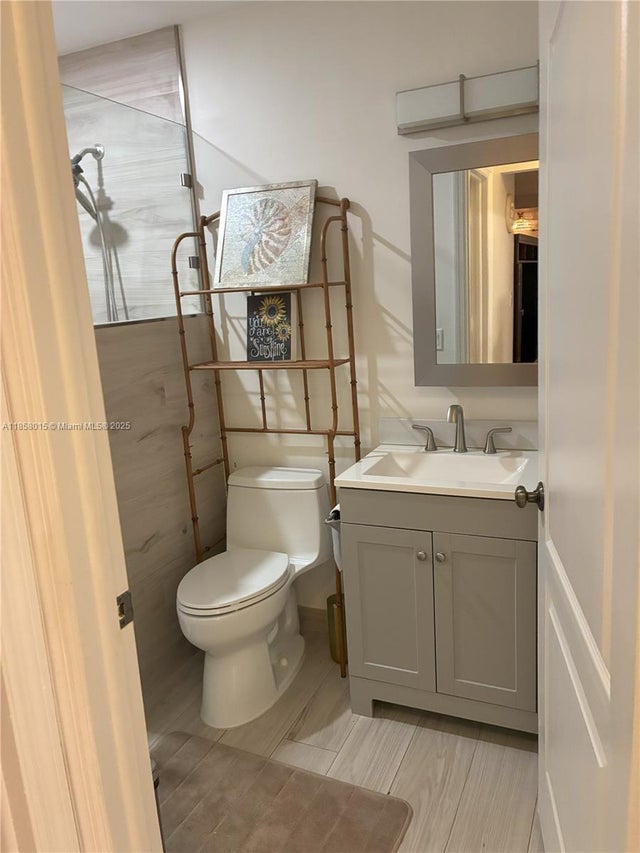 4 of 13 - 7856 Nw 194th St, Hialeah, FL
