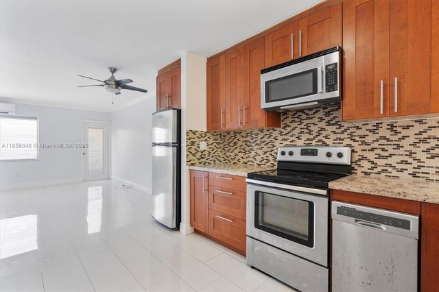 3 of 14 - 851 Meridian Ave 24, Miami Beach, FL