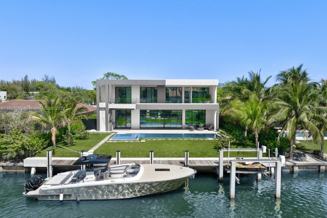 1 of 72 - 493 Holiday Dr, Hallandale Beach, FL