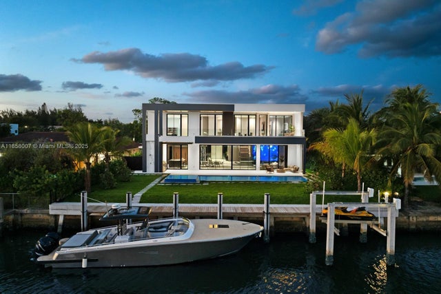 4 of 72 - 493 Holiday Dr, Hallandale Beach, FL