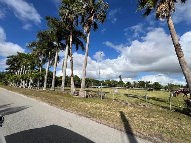 4 of 45 - 19331 Sw 188th St, Miami, FL