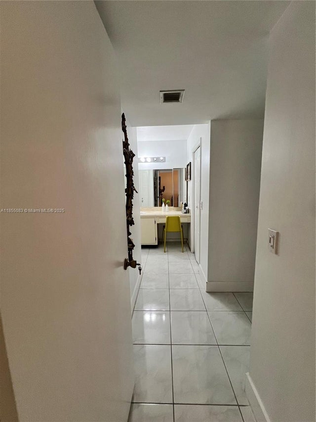 5 of 19 - 408 Lakeview Dr 102, Weston, FL
