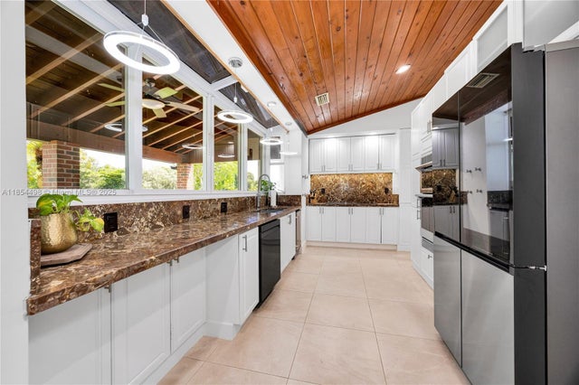 4 of 27 - 5941 Sw 88th St, South Miami, FL