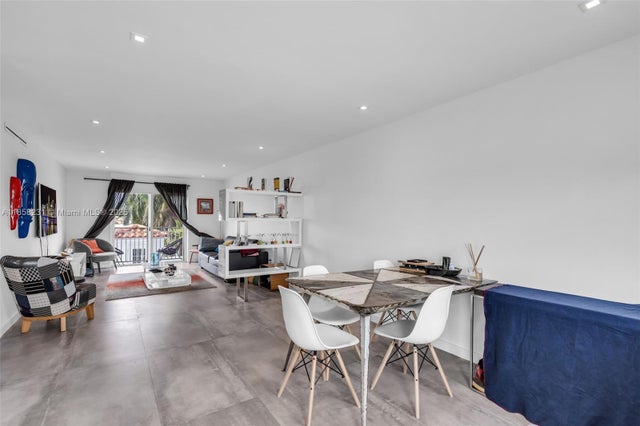 4 of 42 - 1519 Drexel Ave 403, Miami Beach, FL