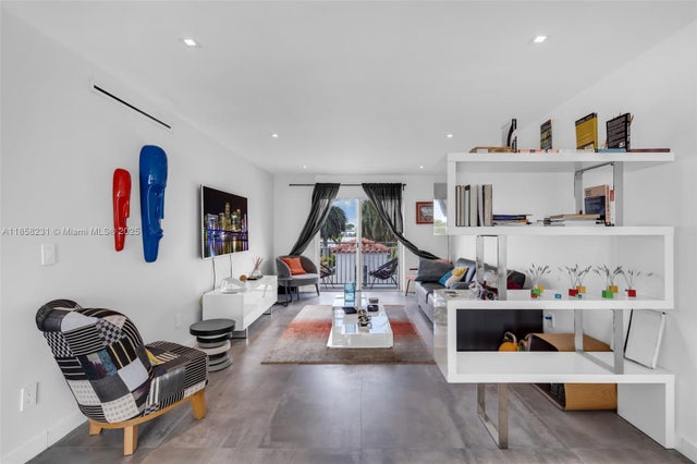 5 of 42 - 1519 Drexel Ave 403, Miami Beach, FL