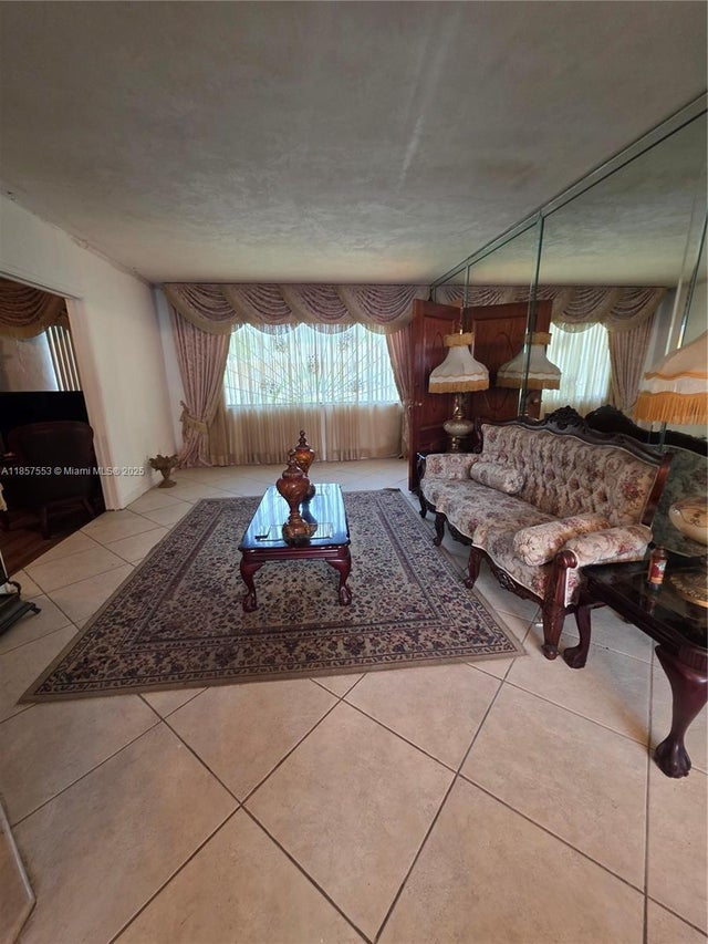 4 of 30 - 501 Nw 43rd St, Miami, FL