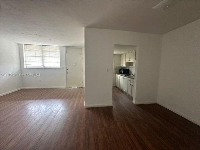 5 of 17 - 12590 Ne 16th Ave 405, North Miami, FL