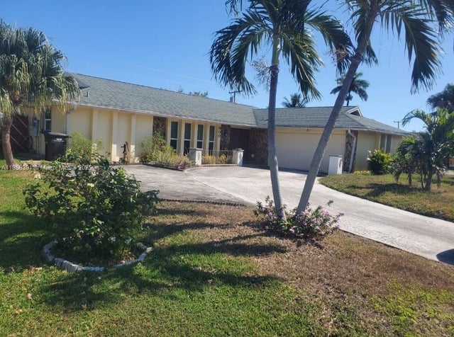 900 S Mangonia Cir, West Palm Beach