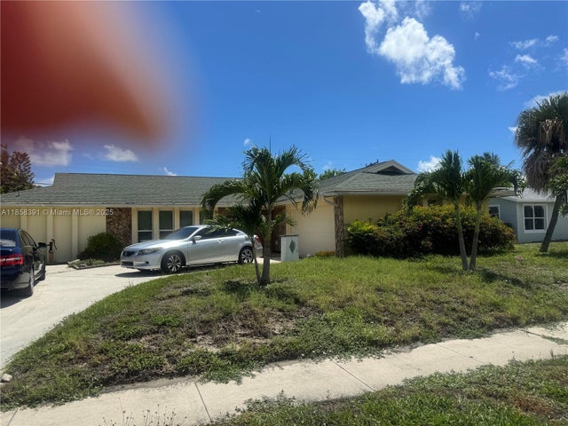 4 of 4 - 900 S Mangonia Cir, West Palm Beach, FL