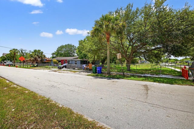 3 of 3 - 360 Nw 28th Ave, Fort Lauderdale, FL