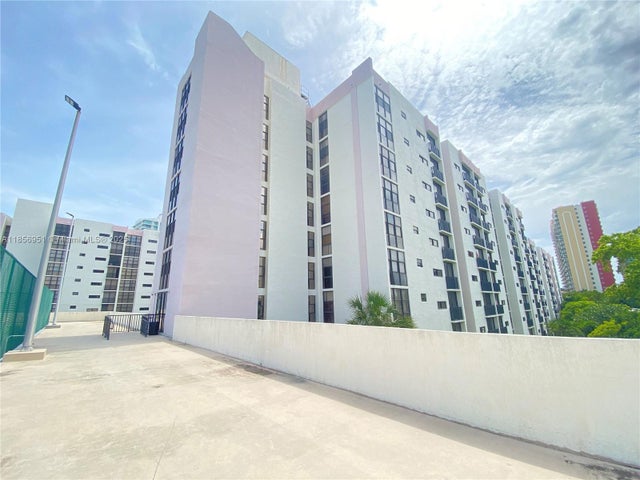 5 of 43 - 16919 N Bay Rd 206, Sunny Isles Beach, FL