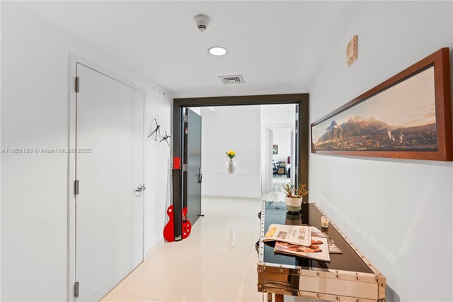 4 of 52 - 900 Biscayne Blvd 5102, Miami, FL