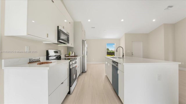 4 of 28 - 2702 46th St Sw, Lehigh Acres, FL