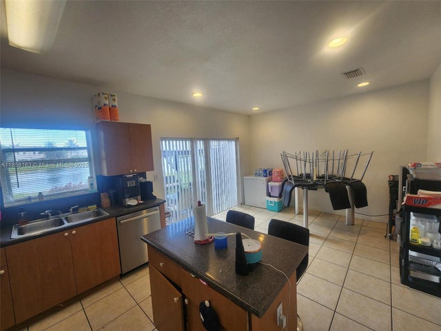 4 of 17 - 2979 Se 15th Ave, Homestead, FL