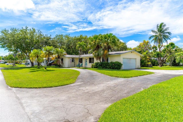 4 of 12 - 8340 Sw 154th Ter, Palmetto Bay, FL