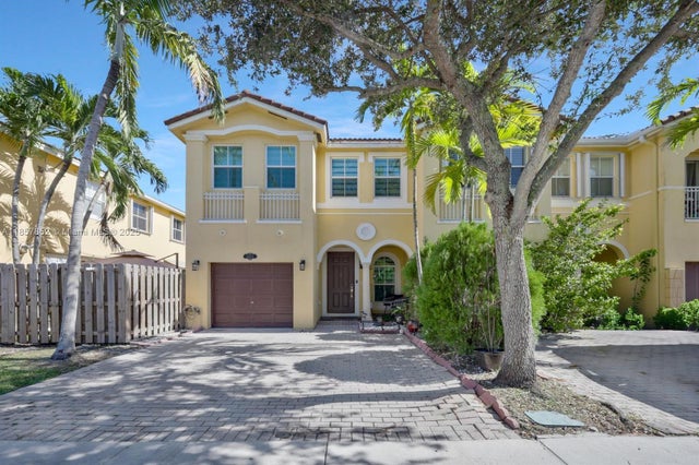 1 of 27 - 14942 Sw 8th Ln, Miami, FL
