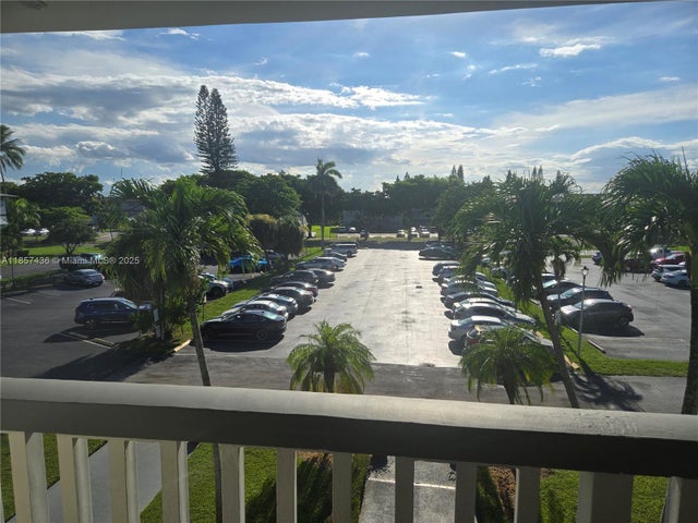 4 of 30 - 1001 Hillcrest Ct 302, Hollywood, FL