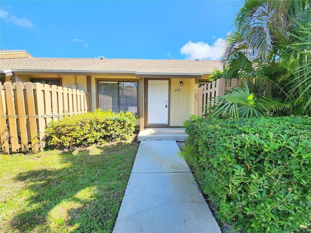 21127 Ne 5th Pl, Miami