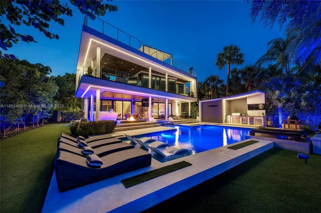 1 of 84 - 528 Lakeview Ct, Miami Beach, FL