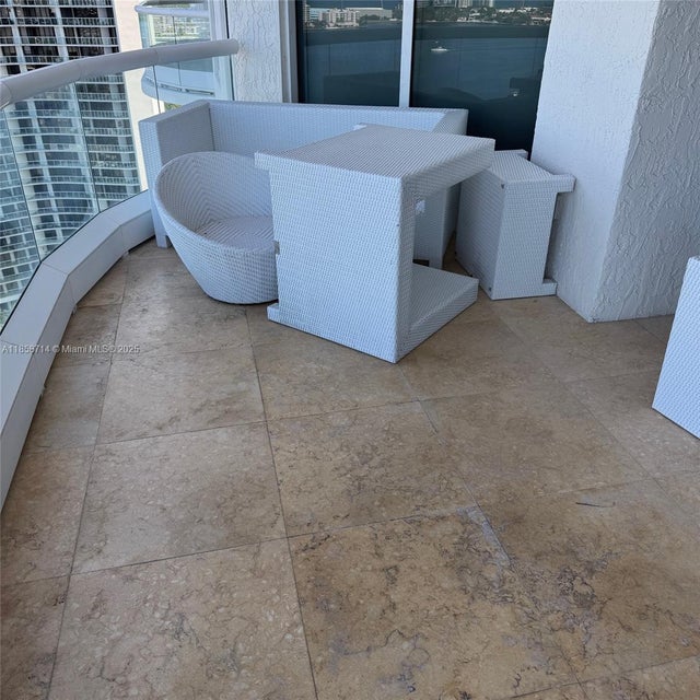 5 of 44 - N/A, Aventura, FL