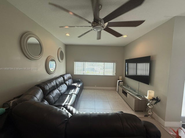 2 of 19 - 14 Sw 7th Ave, Dania Beach, FL