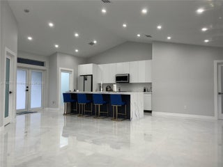 Photo of Listing #A11857611