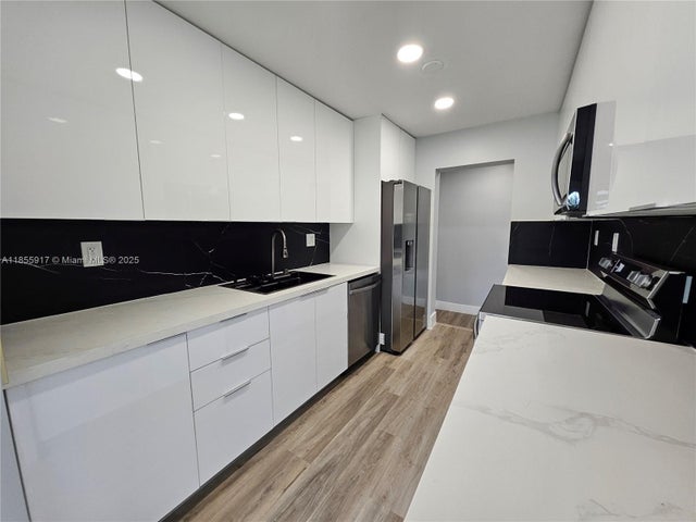 4 of 19 - 2865 Ne 13th Ave, Pompano Beach, FL