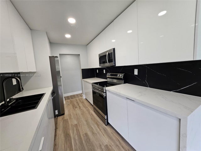 5 of 19 - 2865 Ne 13th Ave, Pompano Beach, FL